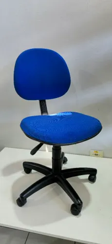 Cadeira Giratória Executiva pra Escritório Secretária Tecido Azul com Rodinhas e Regulagem