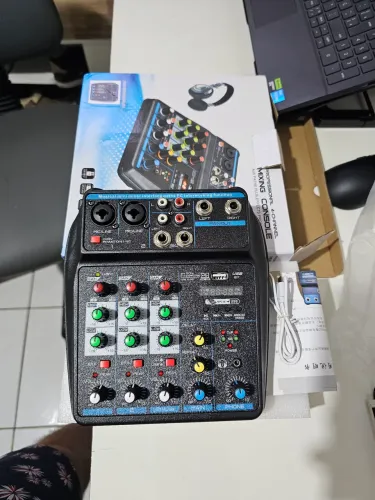 Mesa de Som Mixer 4 Canais Profissional