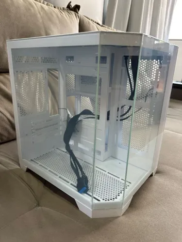 Gabinete gamer angular branco 