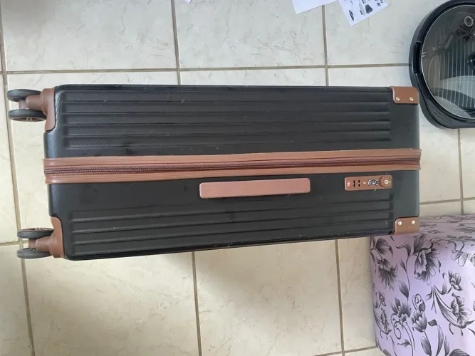 Vende-se mala internacional