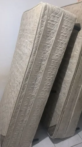 DUAS CAMAS DE SOLTEIRO POR 200 REAIS