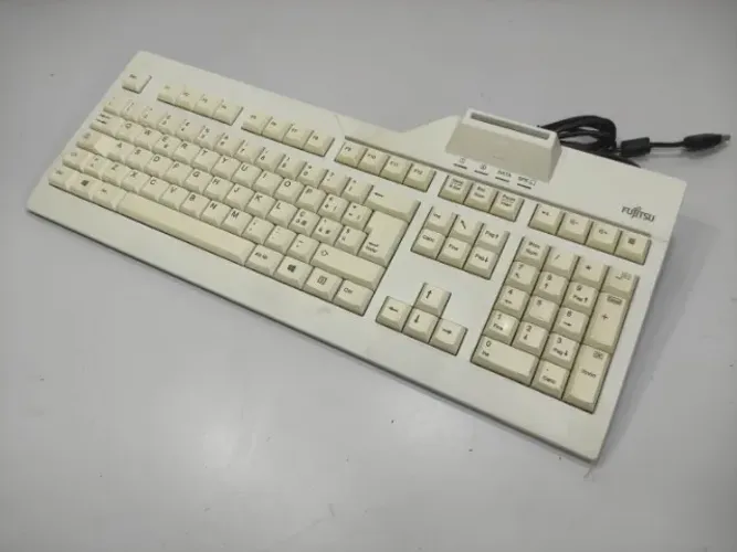 Teclado Fujitsu Usb Abnt2 Ç Raro Pc Retro Bm9 (Usado)
