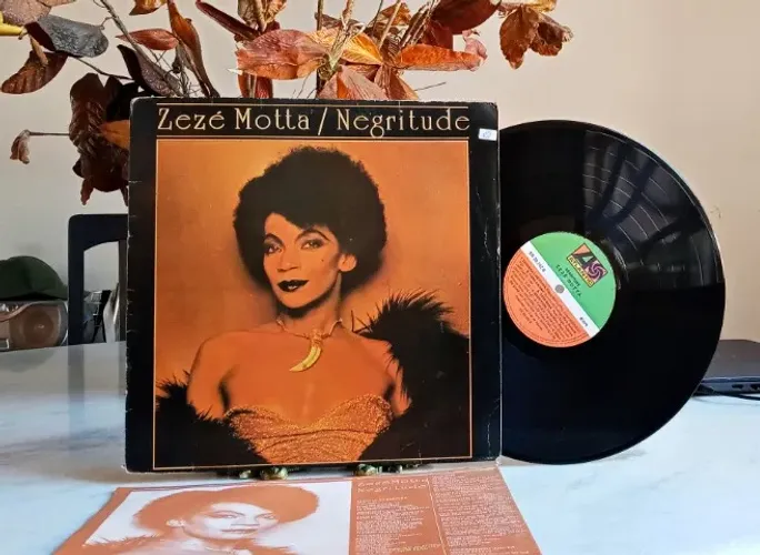 LP Vinil / Zezé Motta / Negritude / 1979 / com encarte