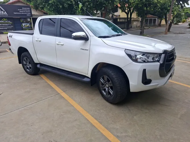 Toyota Hilux CD SR 4X4 2.8 TDI Diesel Aut. 2024