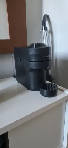 Cafeteira Nespresso Vertuo Preta