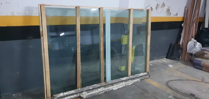 3 portas de vidro - 1,35m x 2,20m - acompanha ferragens