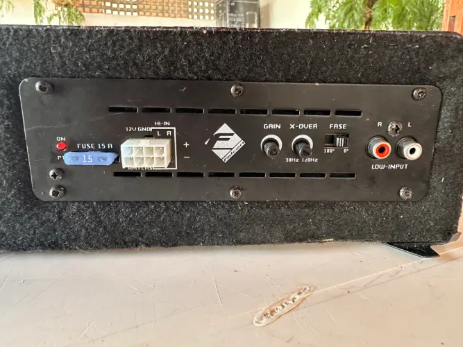 Subwoofer Ativo Falcon Slim 400W RMS - Amplificador Integrado - Excelente Estado
