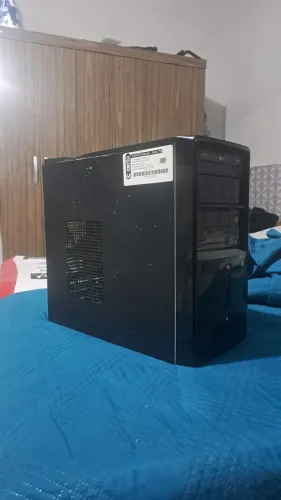 Computador desktop, funcionando