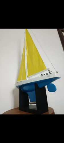 Veleiro artesanal miniatura decorativo