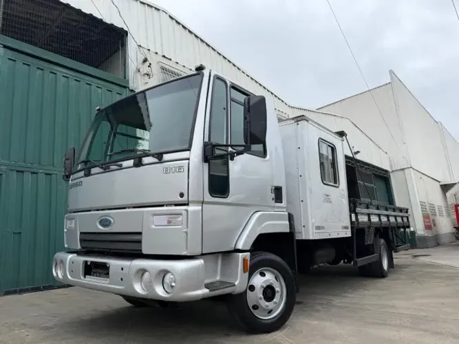 FORD CARGO 816 - 2013 - Carroceria