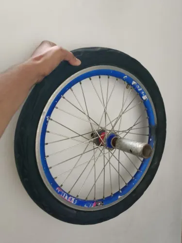 Vendo aro 20 completo com pneu trango e raiçao inox duplo cubo de rolamento