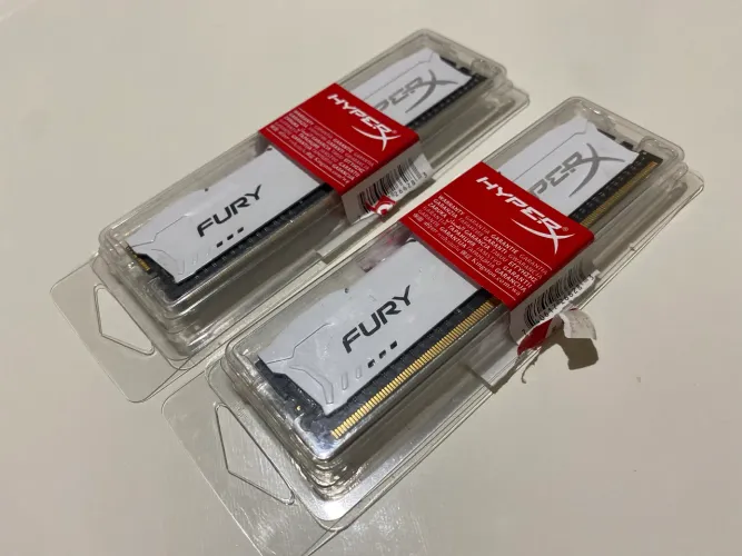 Kit de memórias de 16GB (2 x 8GB) DIMM DDR4 3200Mhz FURY