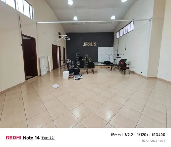 Alugo um ponto comercial com 130m*