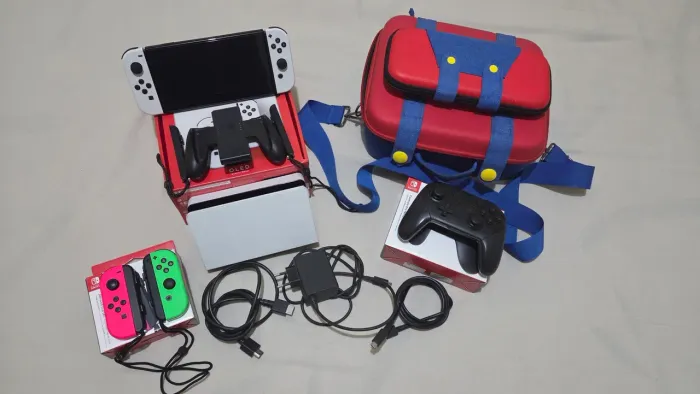 Nintendo Switch OLED usado (Acompanha acessórios)