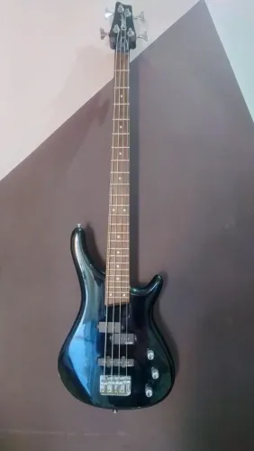 Vendo contra baixo com caixa amplificada