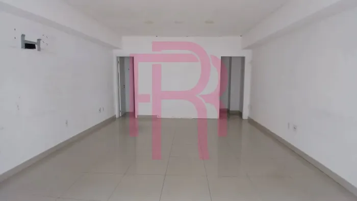 Sala comercial para locação na Rua 1300 em Balneário Camboriú.
