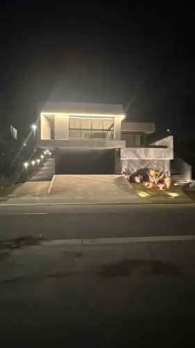 Casa para venda tem 420 metros quadrados com 4 suítes