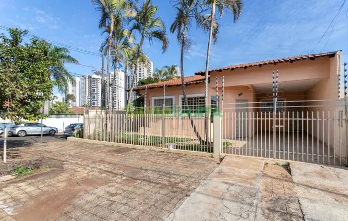 EXCELENTE CASA DE 03 QUARTOS, PARA MORAR NA ZONA 08.