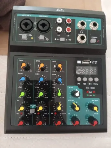 Mesa de som quatro canais