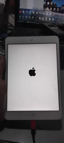 Ipad 32 gb mod A1489 apple tela Retina 7.9 proc 64 bits chip A7 LEIA.