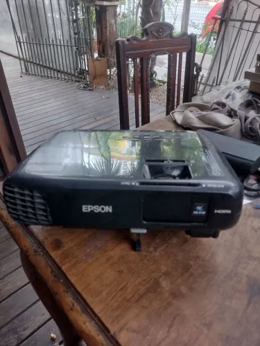 Projetor S18 com telão