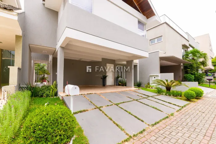 Casa em condomínio fechado, 04 quartos, 02 suítes, closet e banheira de hidromassagem - Re
