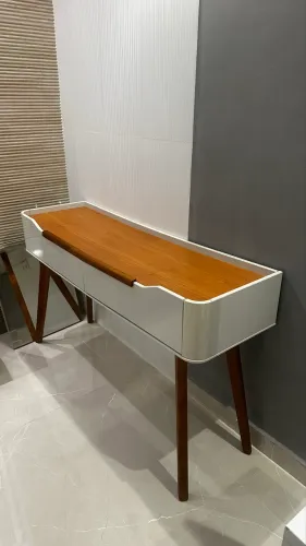 Aparador com gavetas 