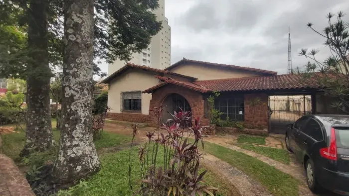 Imóvel Comercial com 5 Salas e Garagem para 4 Carros para Locação Centro de Marília/SP