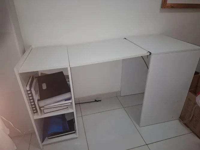 Escrivaninha retrátil