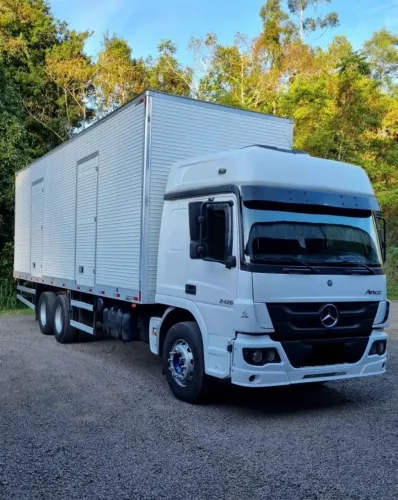 atego 2426 6x2 ano 2012 baú 8,5m