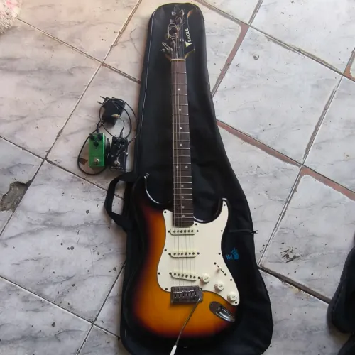 Guitarra Eagle Master Series + 2 pedais + bag