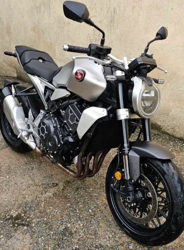 Moto CB 1000r a venda