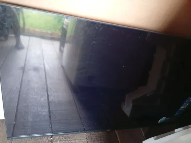 Vende uma tv de 52 polegadas ela tá cm tela escura mas ela funciona aceito troca pelo cllr