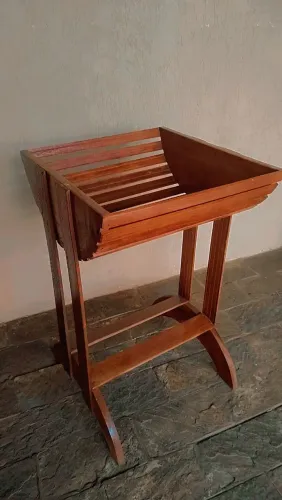Vendo multi uso de madeira excelente qualidade e acabamento