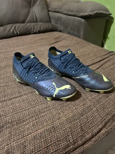 Chuteira a venda ,usada apenas em três jogos!