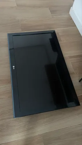 Televisão LG 42 polegadas full HD com suporte para parede