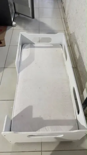 Cama infantil montessoriana com colchão