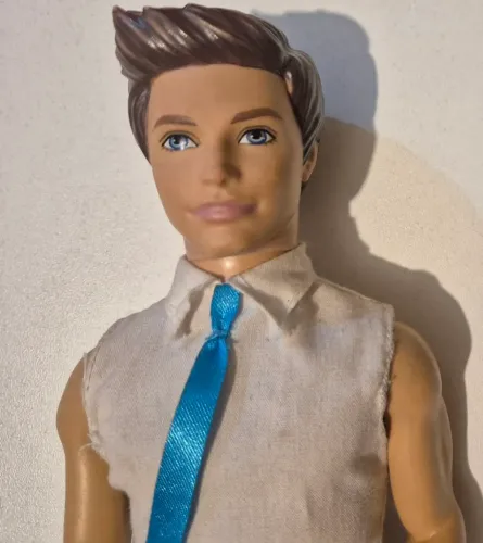 Boneco Ken da coleção Barbie Rock 'N Royals