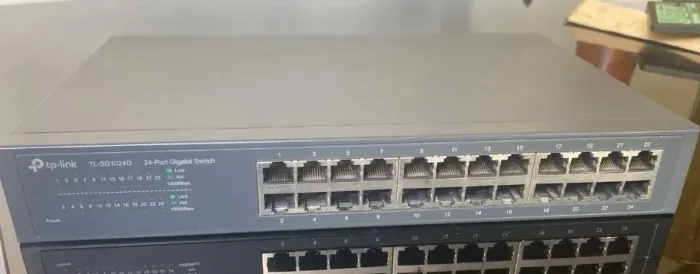 Switch 24 Portas Gigabit 10/100/1000 Mbps TP-Link TL-SG1024D - Seminovo