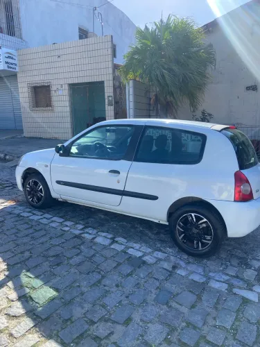 Renault Clio Hi-flex 1.0 16V 3P 2011