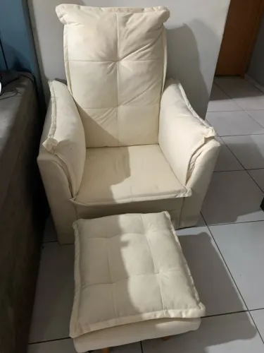 POLTRONA AMAMENTAÇÃO SEMINOVA