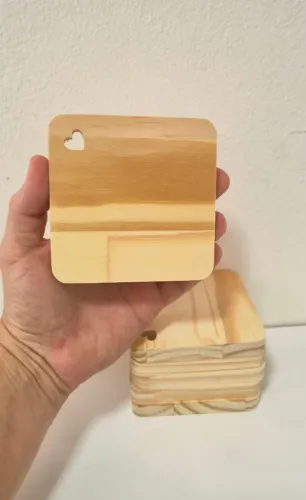 Base de Madeira 10x10cm com Coração para Artesanato e Personalização
