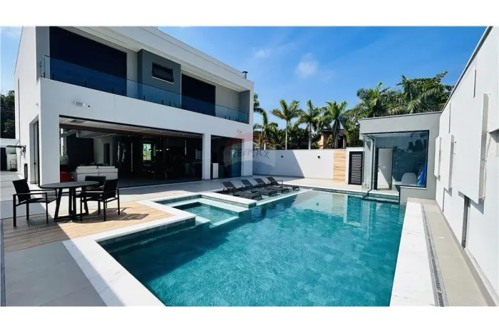 Casa em condomínio à venda na Praia de Pernambuco - Guarujá