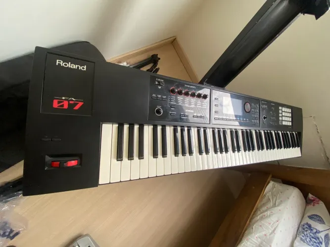 Teclado Musical Workstation Roland FA 07 - Único dono com Manual