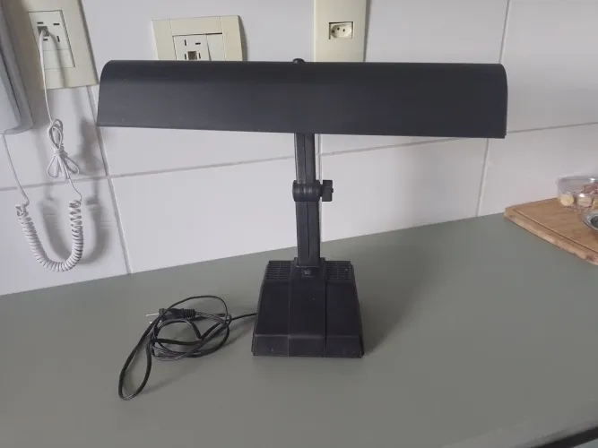 Luminária De Mesa Articulada