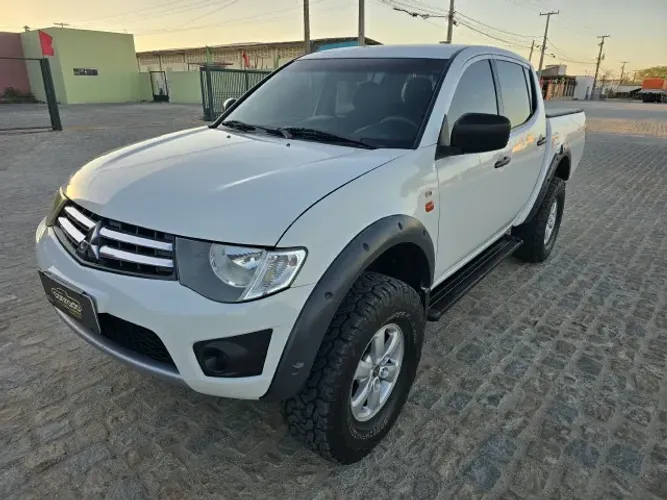 Mitsubishi L200 Triton GLS 3.2 CD TB Int.diesel MEC 2015