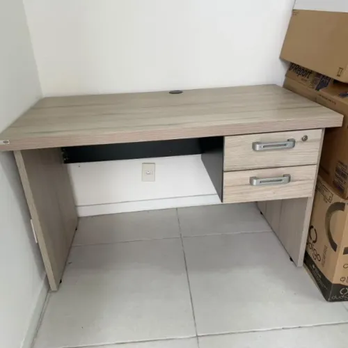 Escrivaninha / Mesa de Escritório
