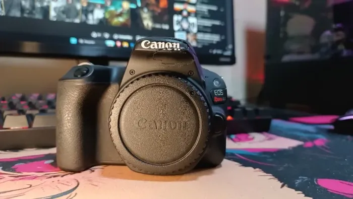 Canon EOS Rebel SL2 (EOS 200D)