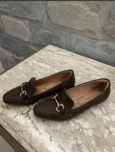mocassim vizzano detalhe metálico marrom