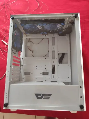 Gabinete aigo Darkflash Dk 100 com 3 fans.
